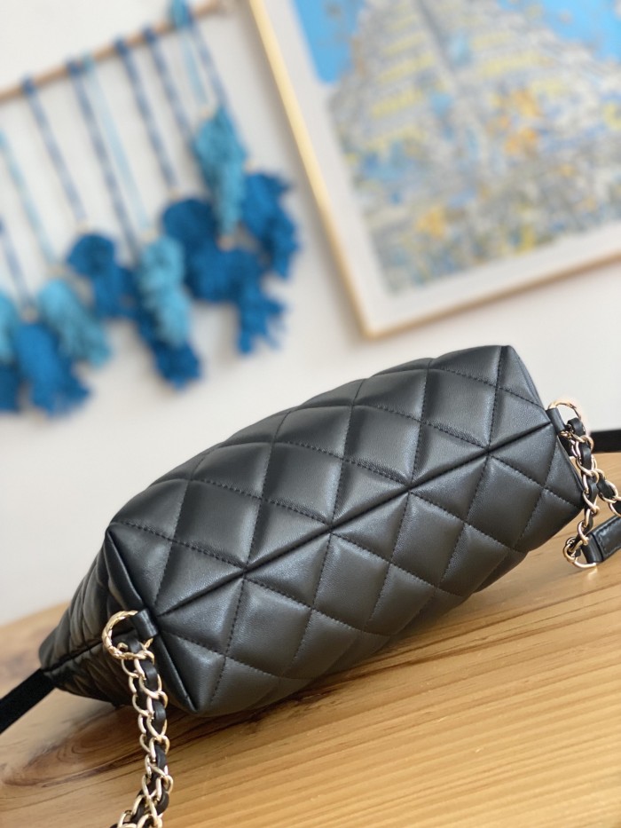 Handbag  Chanel  3488  size  25cmX27cmX9.5 cm