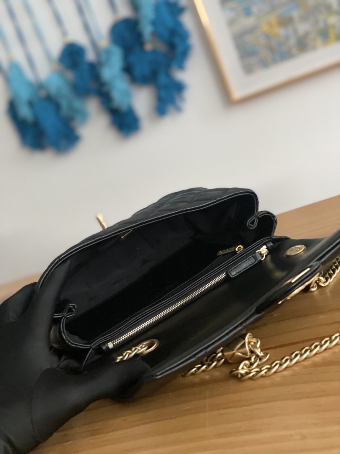  Handbag  Chanel   AS3609  size  16x25x10 cm