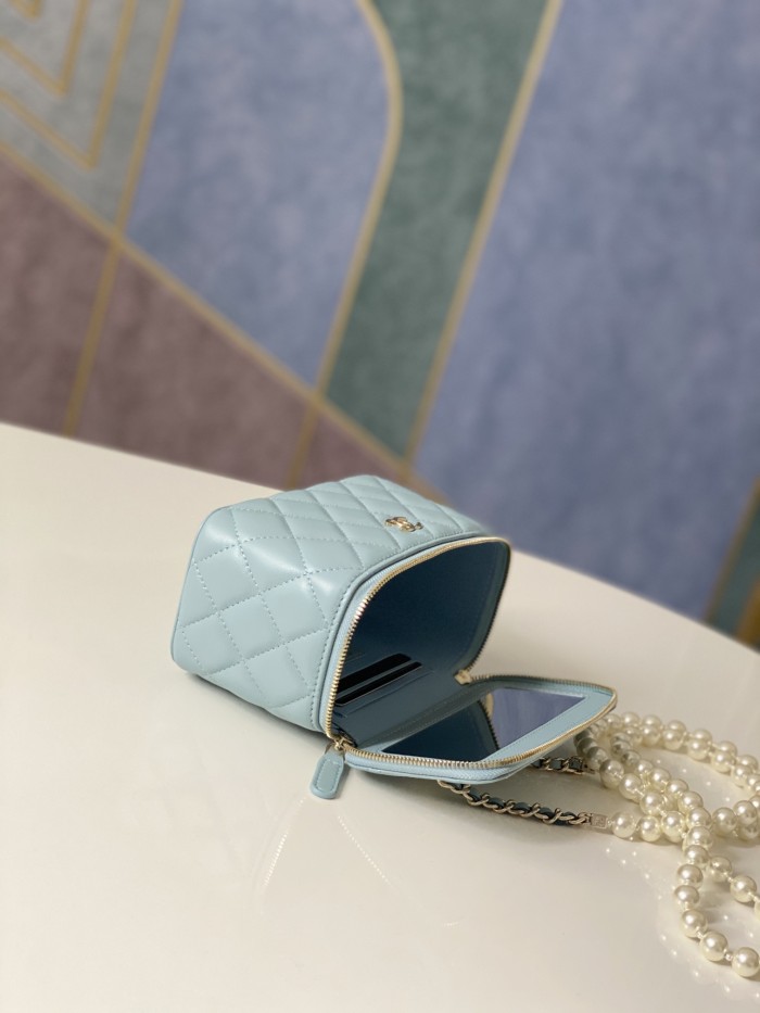 Handbag    Chanel   81192  size  9.5-17-8 𝗰𝗺