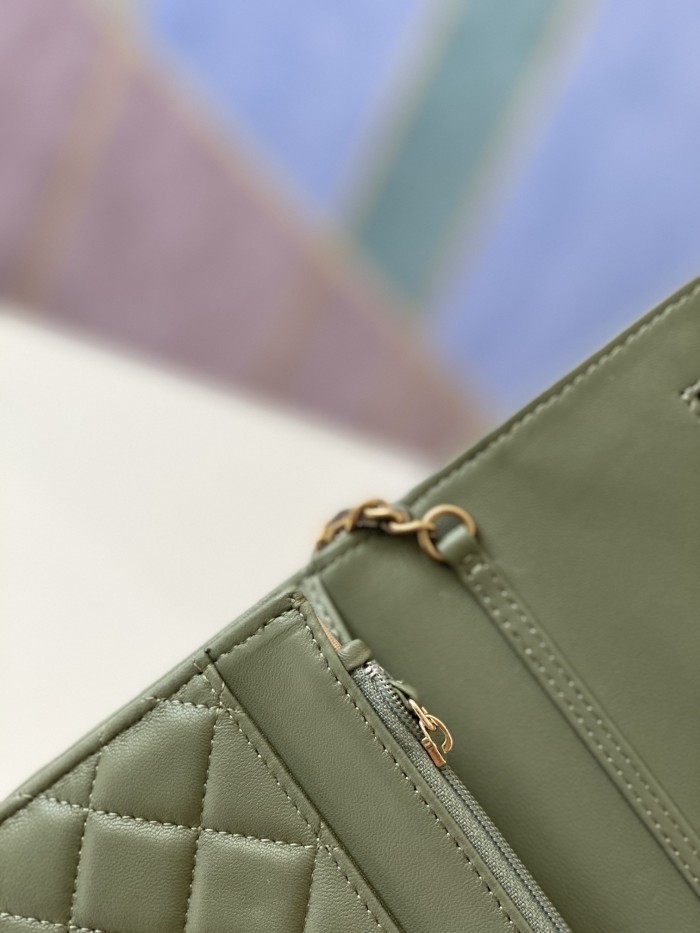 Handbag   Chanel  81133  size  19 cm