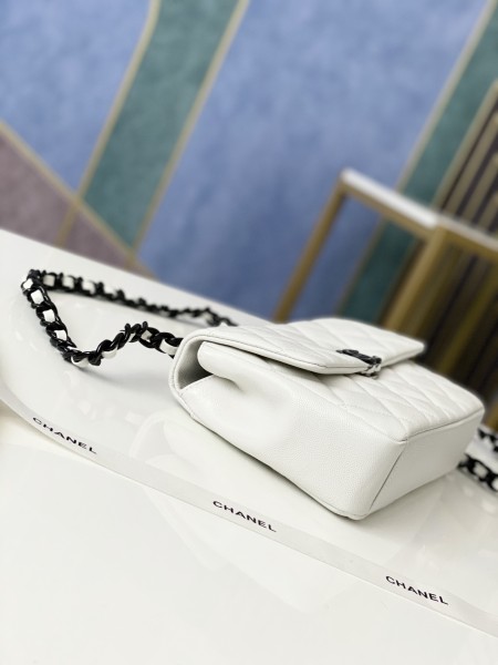 Handbag    Chanel  2303  size   24x16.5x7 cm