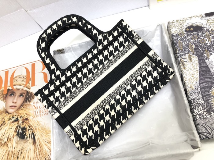 Handbag   Dior S5475  size  22.5*24*8  cm