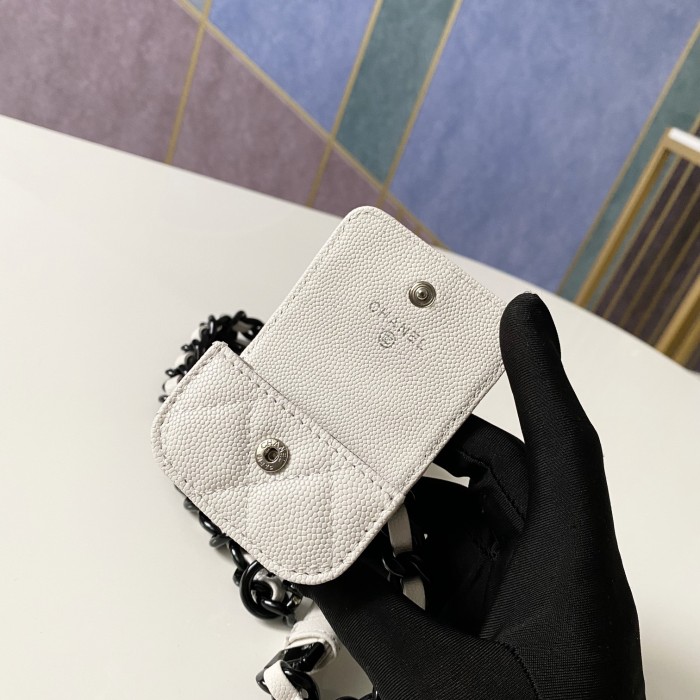 Handbag    Chanel 81089  size  7 5 3 cm