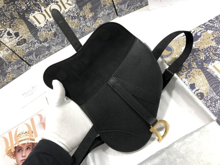 Handbag   Dior   S5632  size  20 x 17 x 2  cm