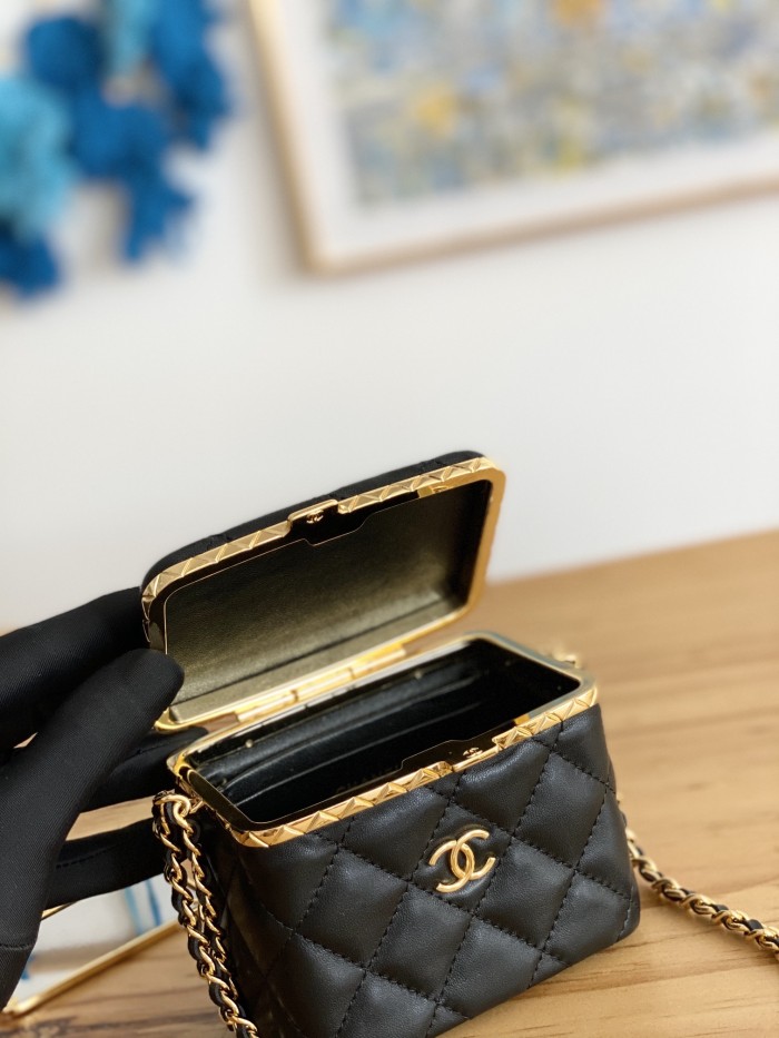 Handbag    Chanel   AP2717  size  9.5×11×8  cm