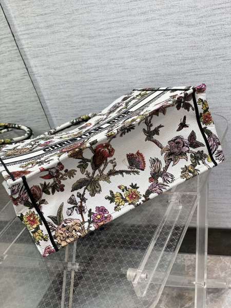 Handbag   Dior   size  42*18*35 cm