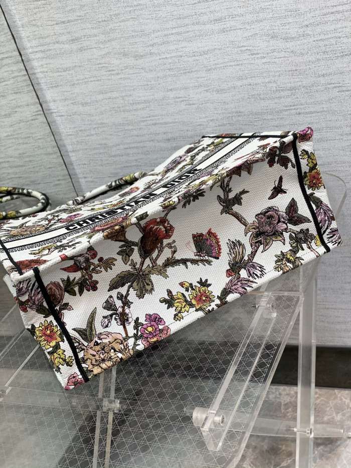 Handbag   Dior   size  42*18*35 cm