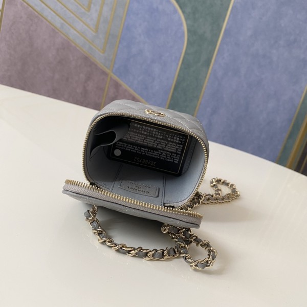 Handbag   Chanel  81186  size  10.5-8.5-7 cm