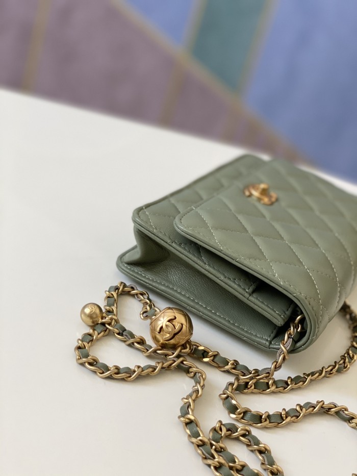 Handbag   Chanel  81133  size  19 cm