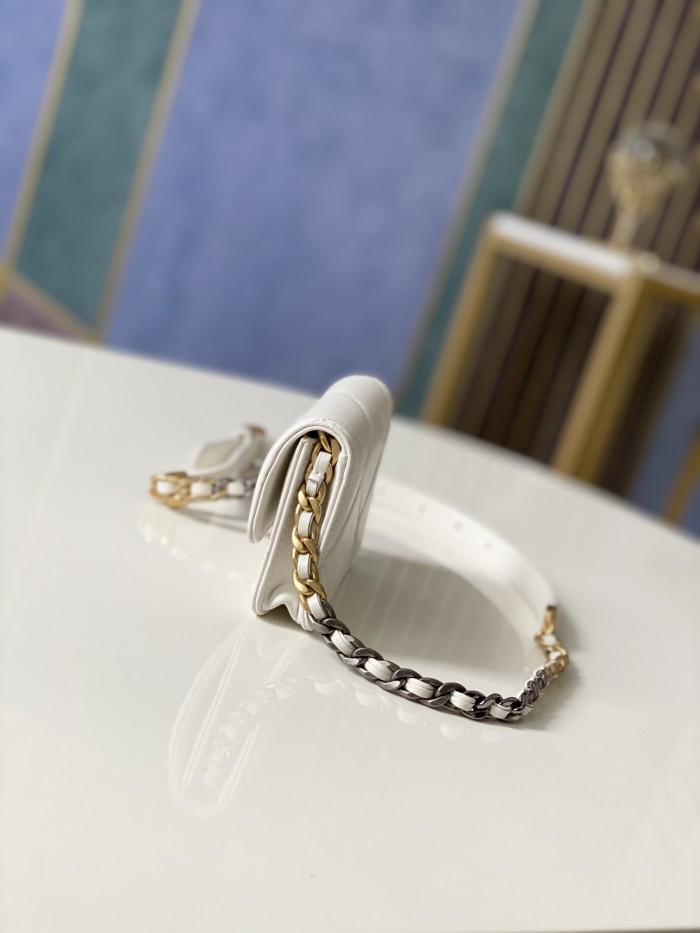 Handbag  Chanel  81166  size  12 8.5 2.5 cm