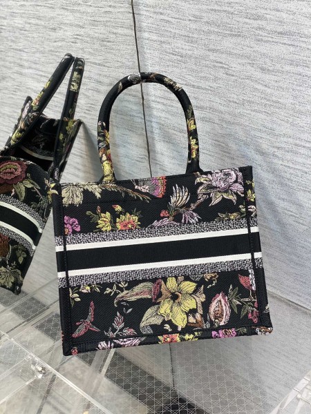 Handbag   Dior  size  26*8*22 cm