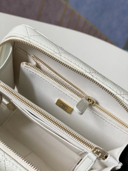 Handbag   Chanel  3168  size 18.5x12.5x6 cm