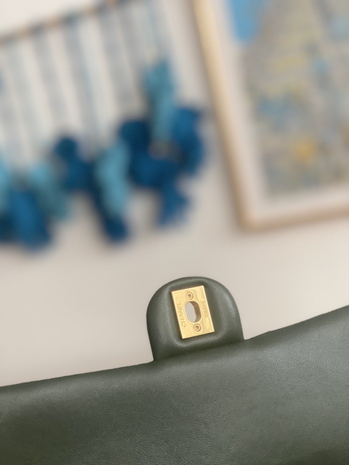  Handbag  Chanel  AS3609 size  16x25x10 cm