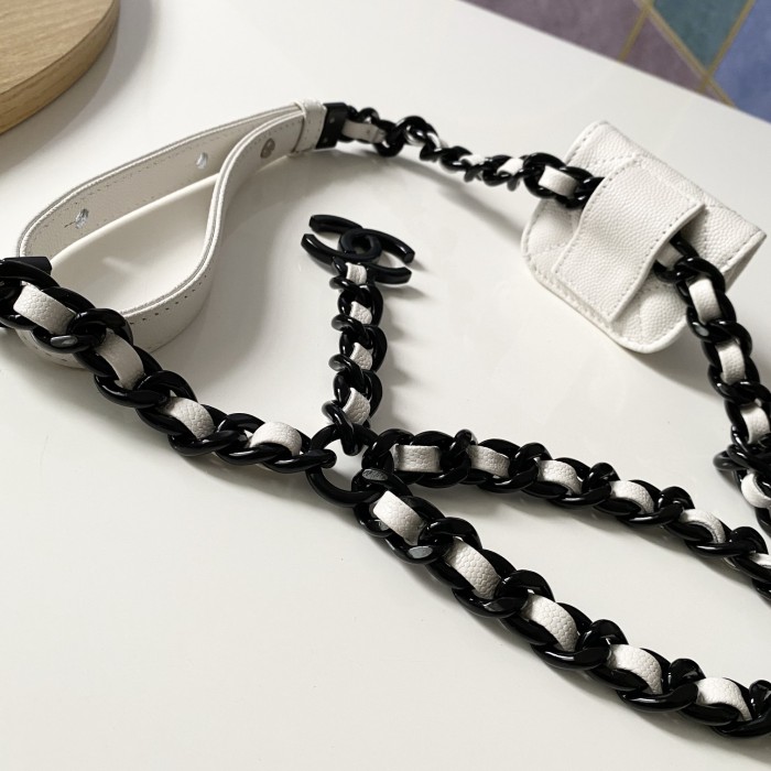 Handbag    Chanel 81089  size  7 5 3 cm