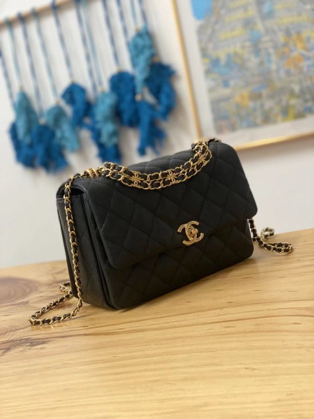 Handbag   Chanel  3633  size  16*23*11.5 cm