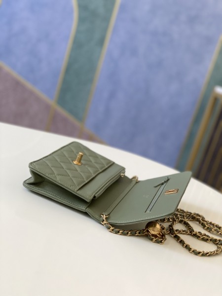 Handbag   Chanel  81133  size  19 cm