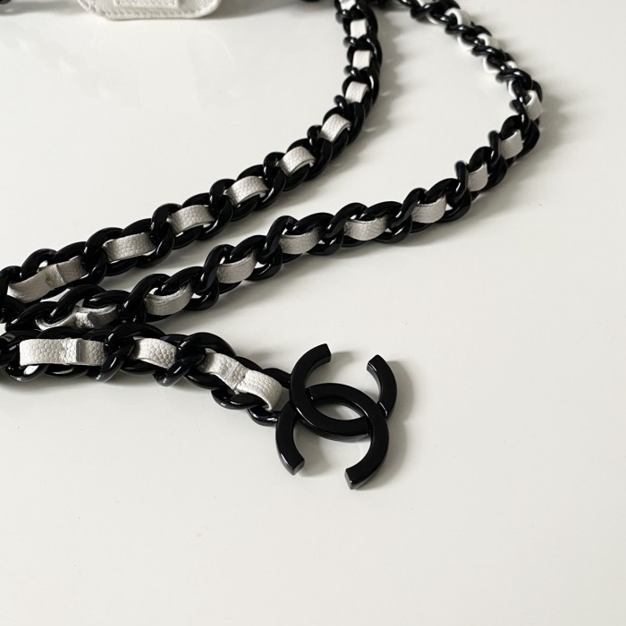 Handbag    Chanel 81089  size  7 5 3 cm