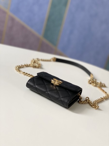 Handbag   Chanel 81156  size  12 9 2.5 cm