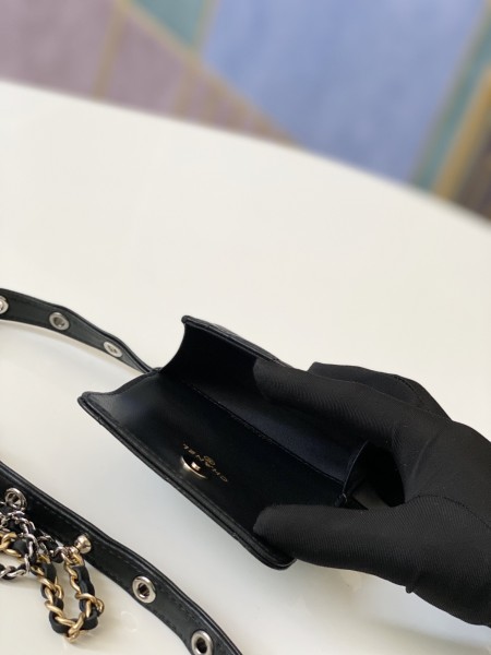 Handbag  Chanel   81179  size  12 8.5 2.5 cm