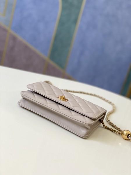 Handbag   Chanel 81133  size  19 cm