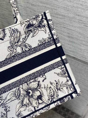 Handbag   Dior  size  26*8*22 cm