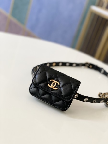 Handbag  Chanel   81179  size  12 8.5 2.5 cm