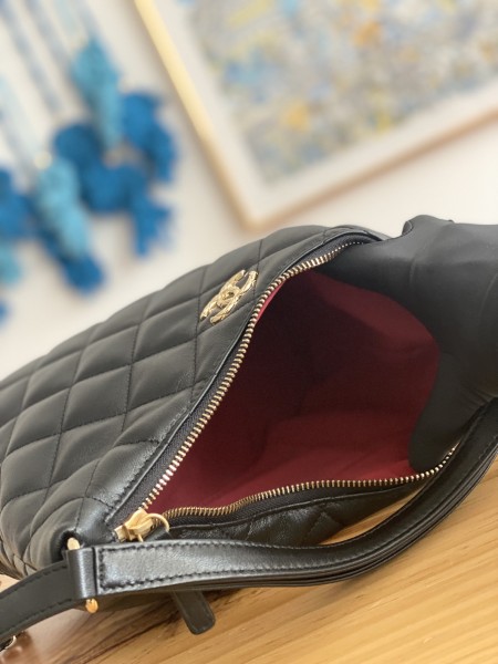 Handbag  Chanel  3488  size  25cmX27cmX9.5 cm