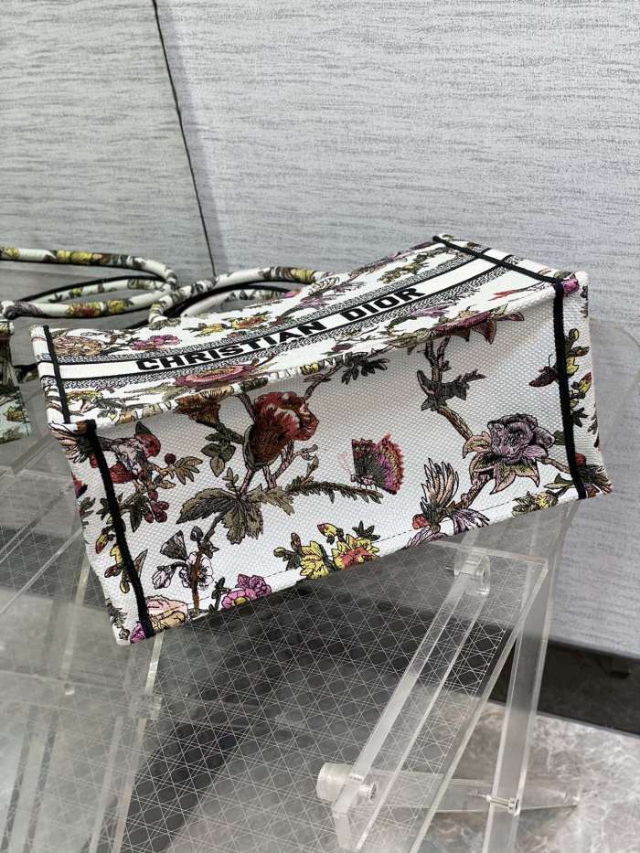 Handbag   Dior  size  36*18*28 cm