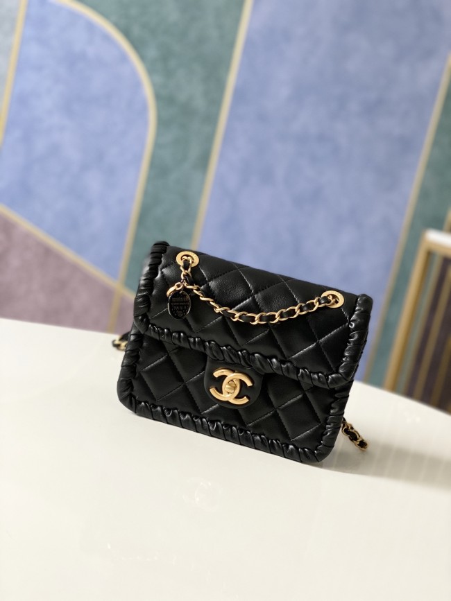 Handbag   Chanel AS2495  size  19x15x6 cm