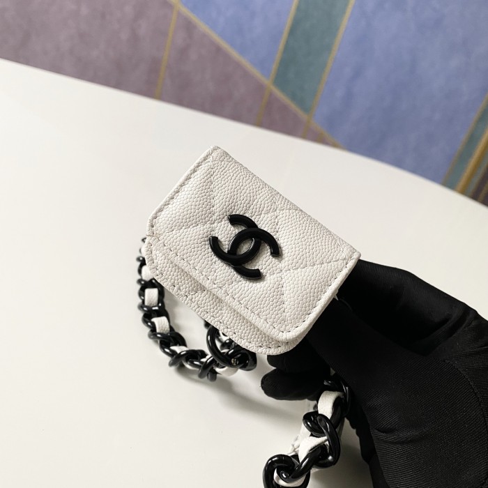 Handbag    Chanel 81089  size  7 5 3 cm