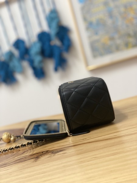 Handbag   Chanel  81220  size 16 9.5 8 cm