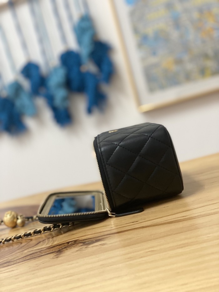 Handbag   Chanel  81220  size 16 9.5 8 cm