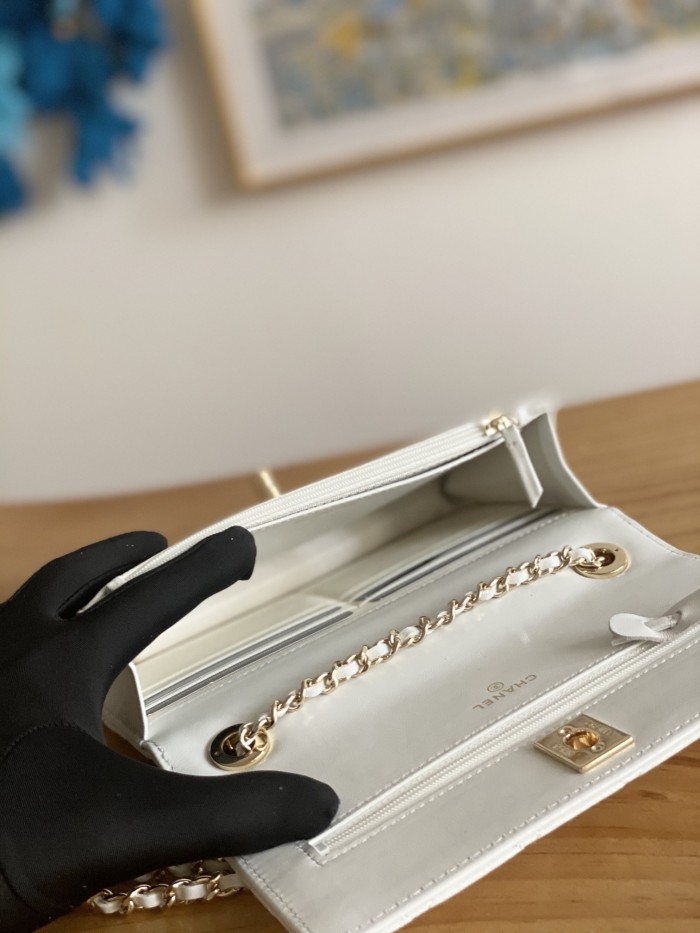 Handbag   Chanel  88632   size  19 cm