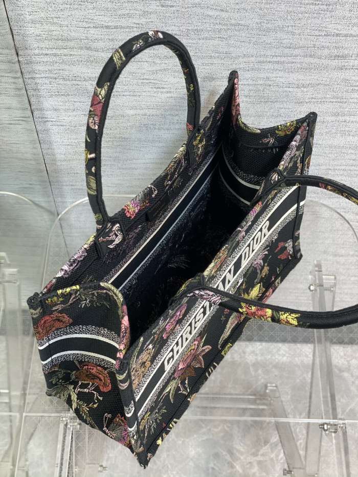 Handbag   Dior  size  36*18*28 cm