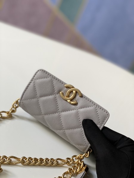 Handbag    Chanel  81156  size 12 9 2.5 cm