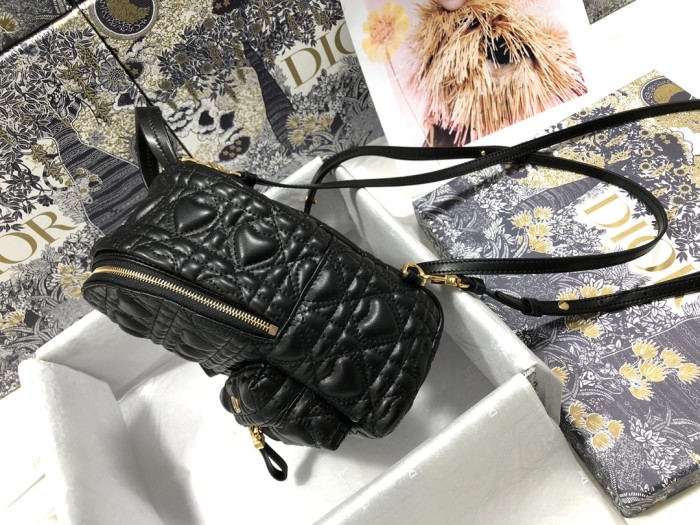 Handbag   Dior   M9222  size  16 x 21 x 8.5   cm