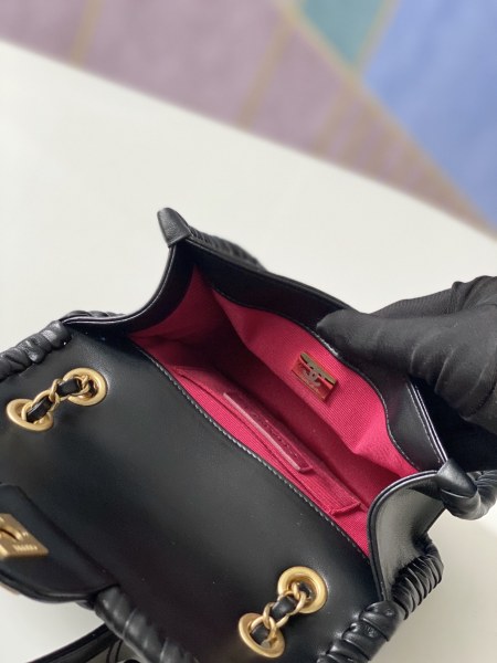 Handbag   Chanel AS2495  size  19x15x6 cm