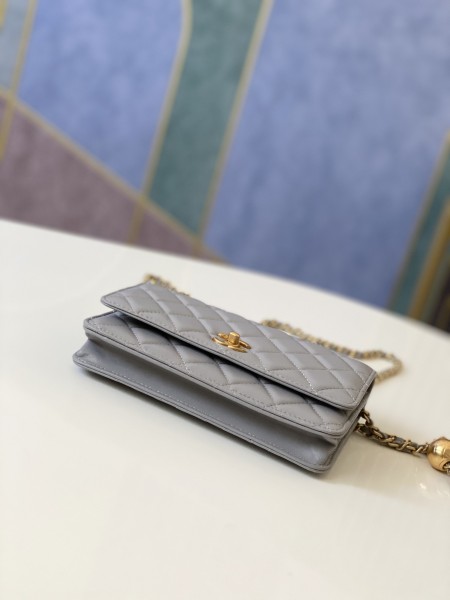 Handbag   Chanel  81133  size  19 cm