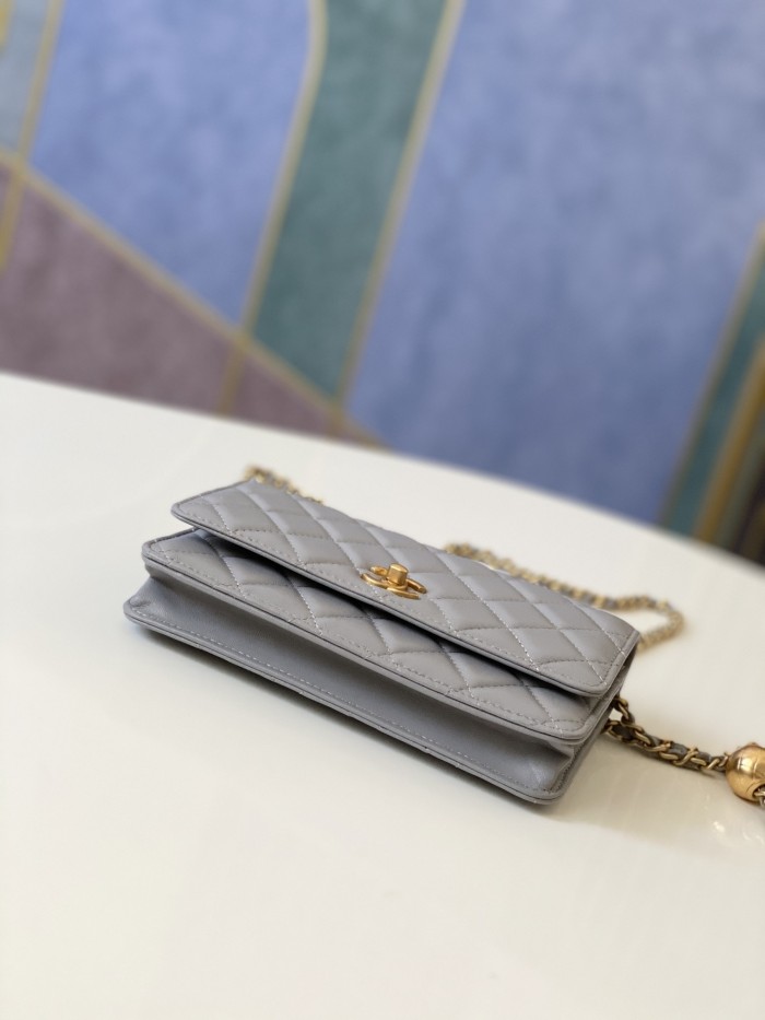 Handbag   Chanel  81133  size  19 cm