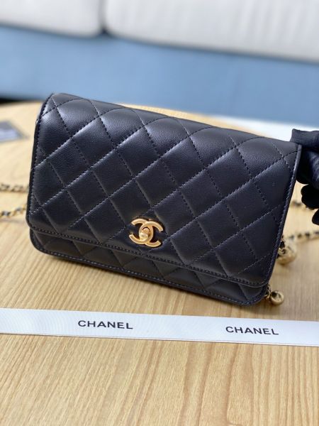 Handbag   Chanel  81133   size  19 cm