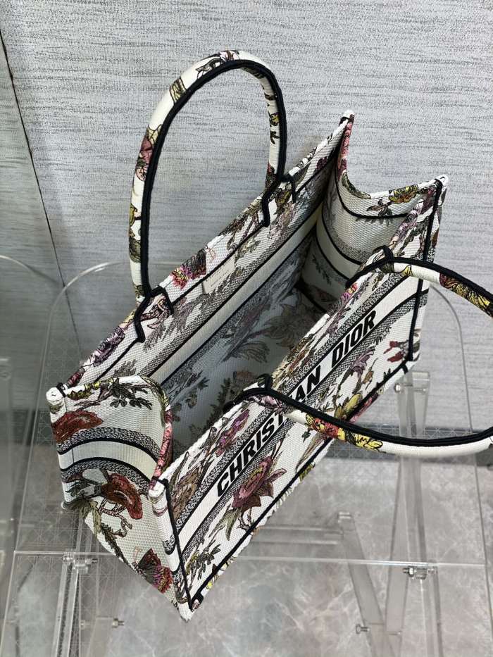 Handbag   Dior  size  36*18*28 cm