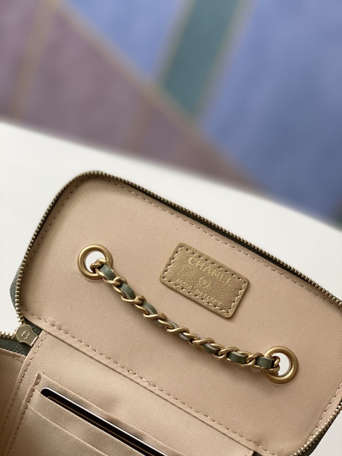 Handbag  Chanel  81138  size 16 9.5 8 cm