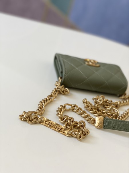 Handbag  Chanel  81156  size 12 9 2.5 cm