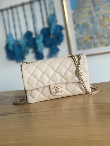 Handbag  Chanel AS3393  size  14x22x8 cm