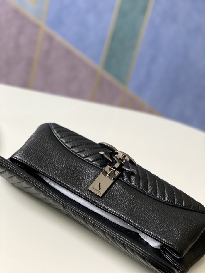 Handbag   Chanel  86015  size  30.12.6  cm