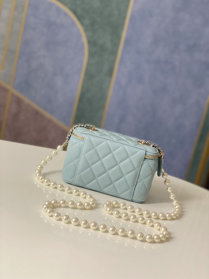 Handbag    Chanel   81192  size  9.5-17-8 𝗰𝗺