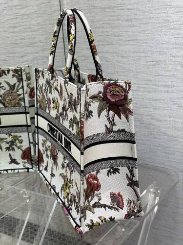 Handbag   Dior   size  42*18*35 cm