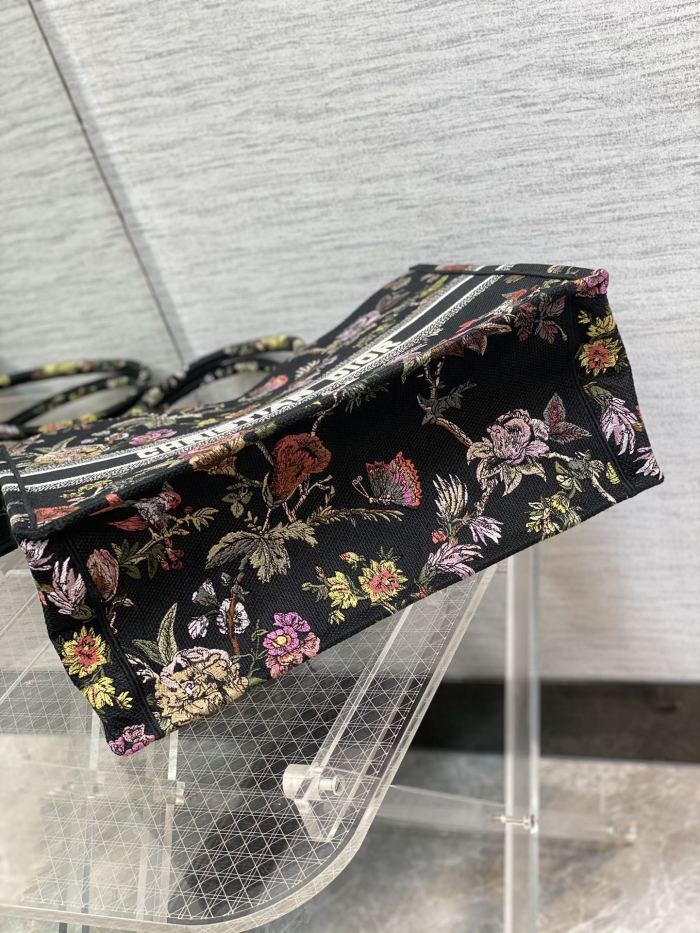 Handbag   Dior  size  42*18*35 cm