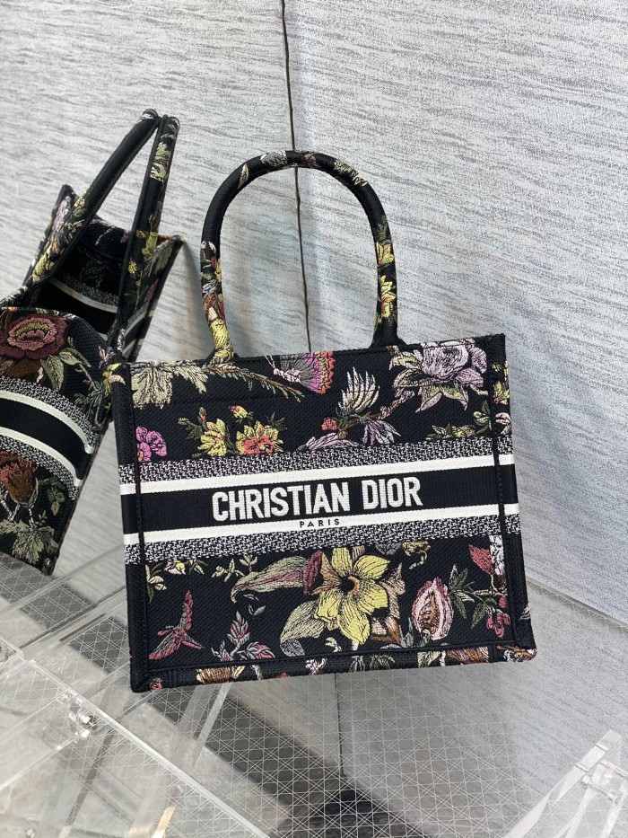 Handbag   Dior  size  26*8*22 cm
