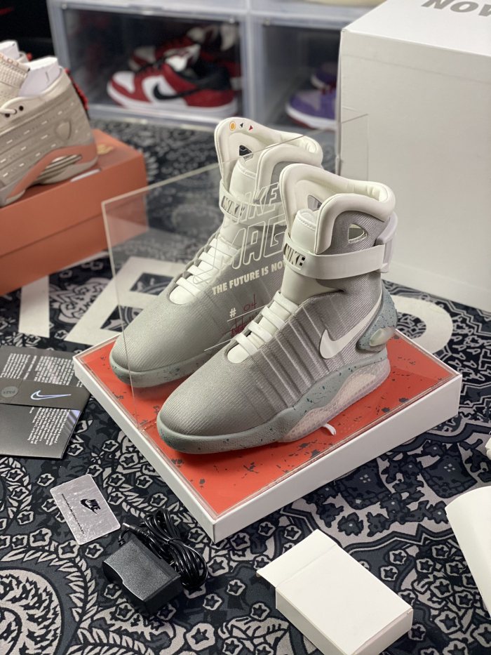 Nike MAG Back to the Future (2016)
